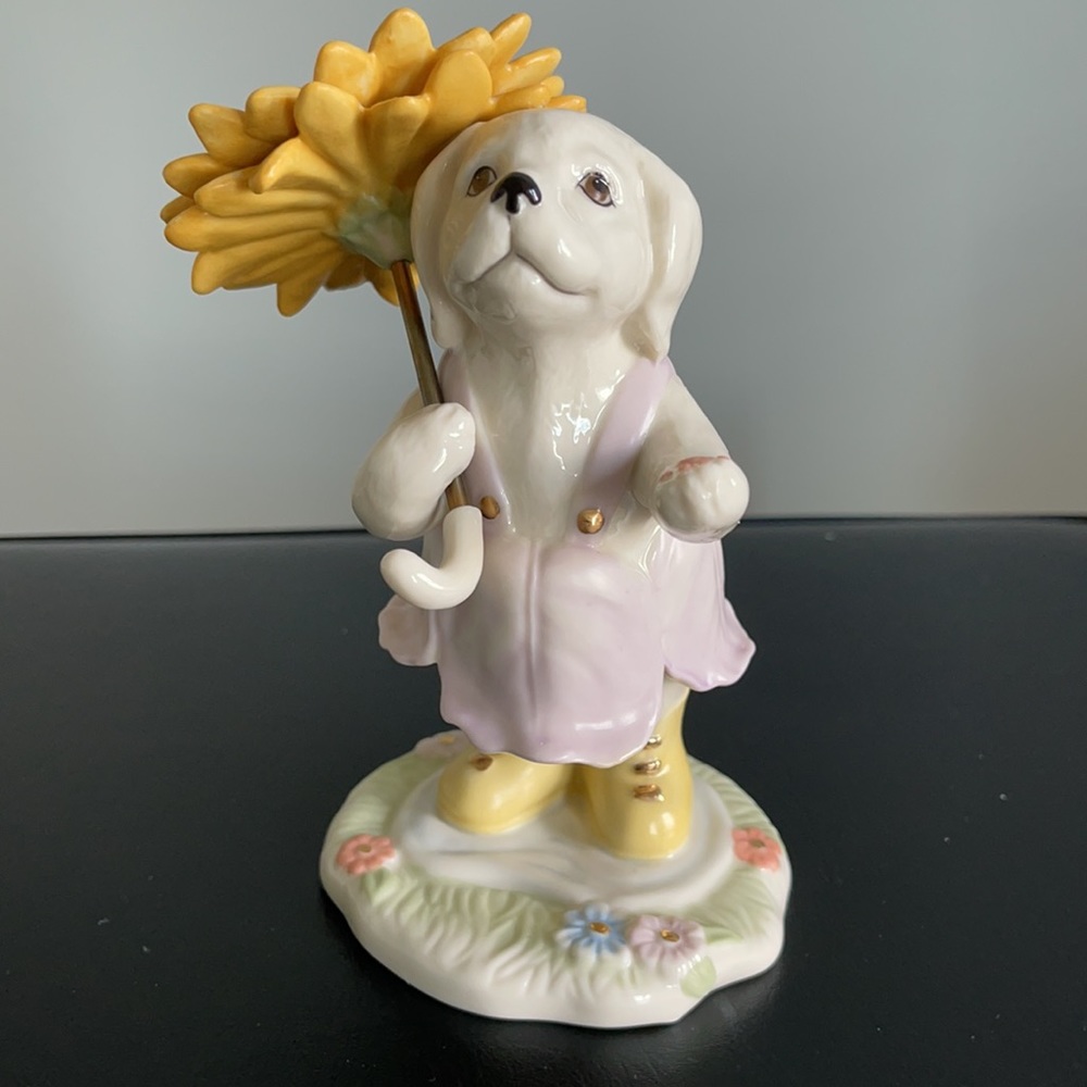 Lenox - Doggin The Rain Figurine